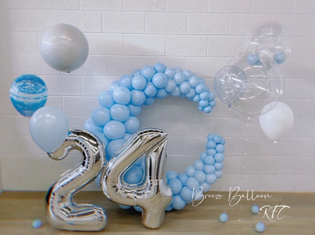 Moon Shaped balloon with age arrangement