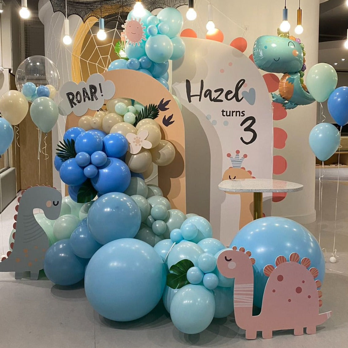 Dino Themed Balloons and Backdrops